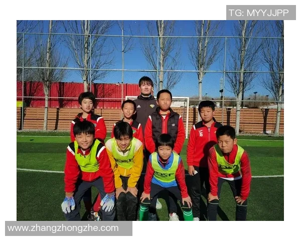 小小爱足球:培养孩子们的团队精神与运动热情的快乐之旅